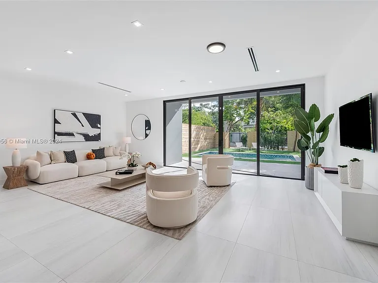 3635 SW 3rd Ave Right, Miami, FL 33145