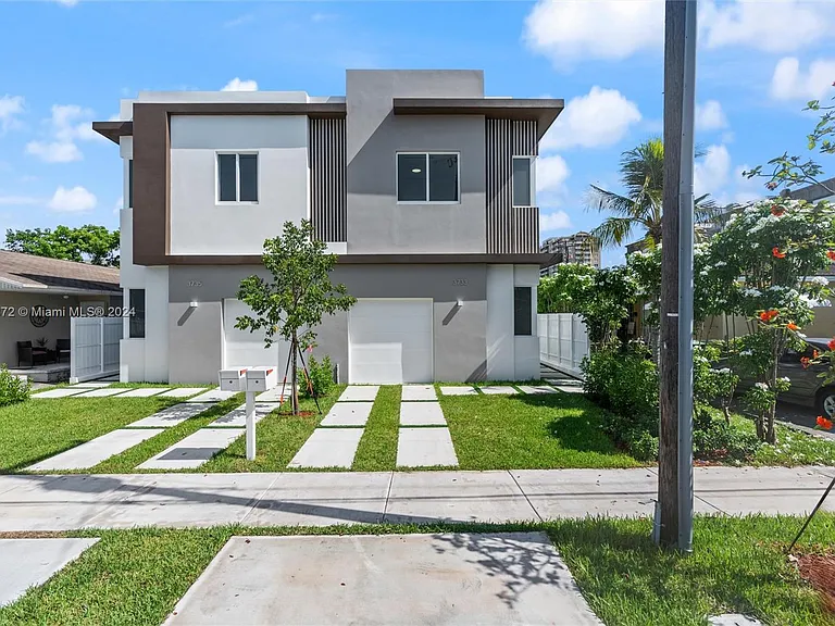 3733 SW 28th St Right, Miami, FL 33134